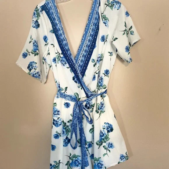 Franchesca’s Romper - Picture 2 of 2